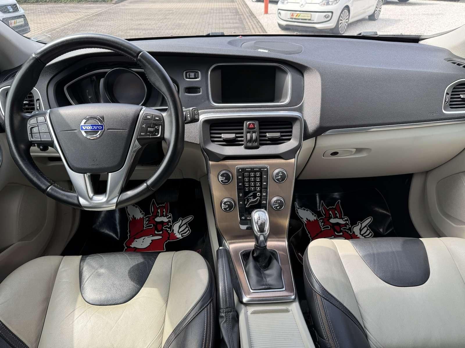 Fahrzeugabbildung Volvo V40 Cross Country T5 AWD/Navi/Xenon/StandHz 1...