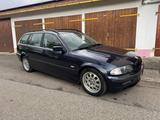 BMW E46 320i - BMW 320 aus 2001: Kombi, 320i