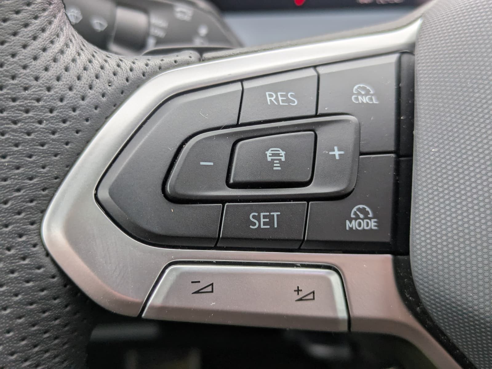 Fahrzeugabbildung Volkswagen Tayron 2.0 TDI 4M R-Line 7Si*MATRIX*AHK*PANO*HUD