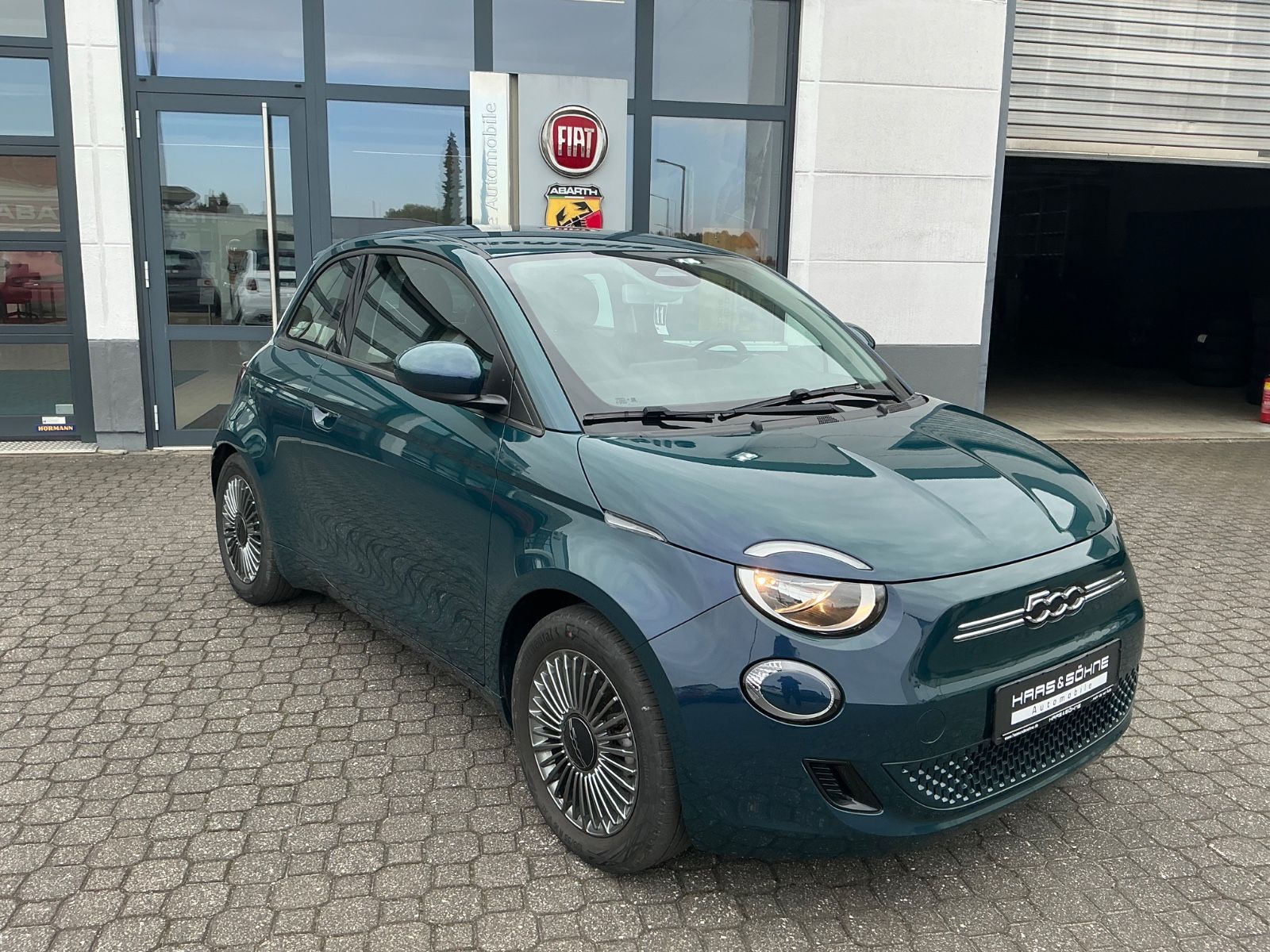 Fiat 500e Icon Limousine 42 kWh *SH/NAV/Keyless/PDC*