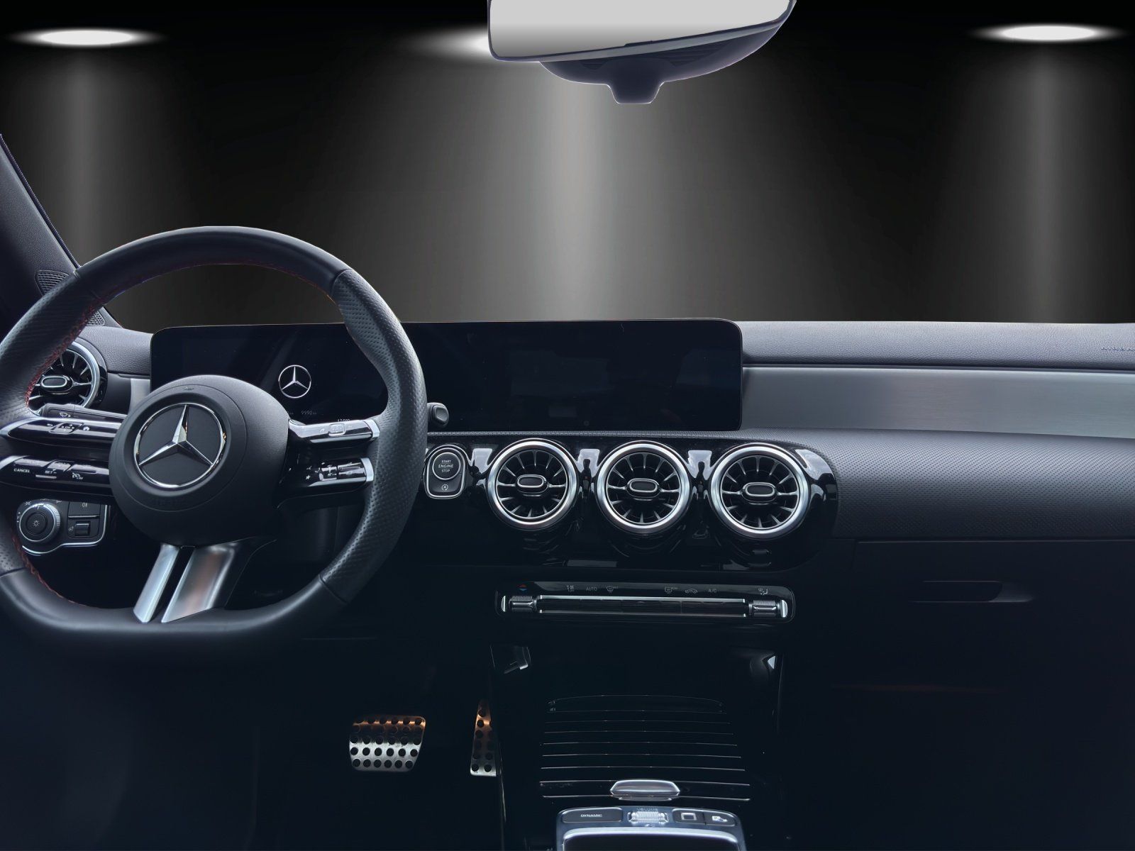 Fahrzeugabbildung Mercedes-Benz A 250 4M Lim AMG Pano NIGHT KeyGO MULTIBEAM