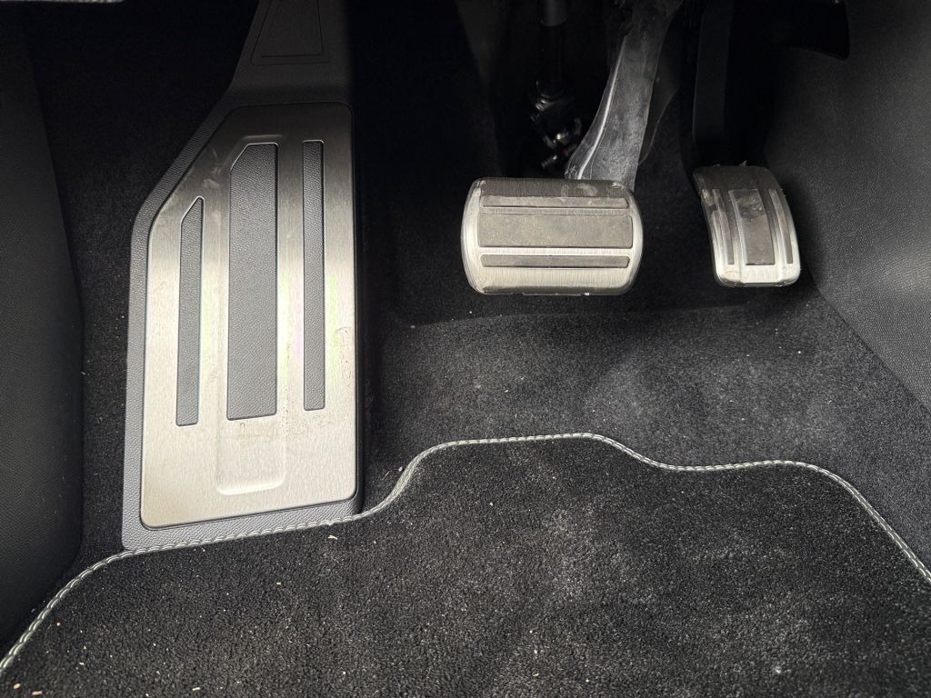 Fahrzeugabbildung Citroën C5 Aircross Hybrid 145 TEAM D mit Winter Paket