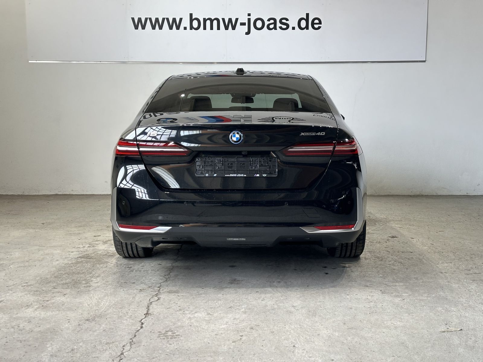 Fahrzeugabbildung BMW i5 xDrive40 Anhängerkupplung, aktive Sitzbelüftu