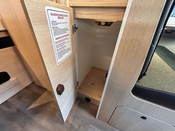 Sunlight Cliff XX 600 RT Dieselheiz. Totwinkel LED Safety