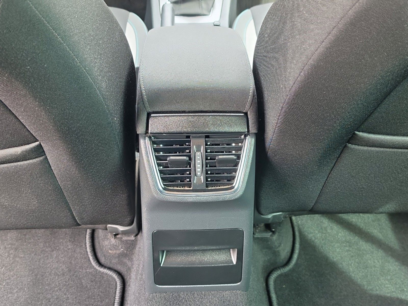 Fahrzeugabbildung SKODA Octavia Combi Ambition Apple CarPlay und Android