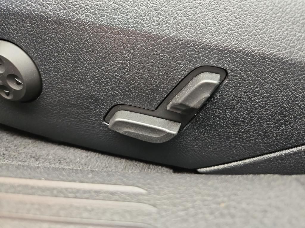 Fahrzeugabbildung Mercedes-Benz C 200 Avantg. Navi LED SHZ Ambie. SpurH Sport