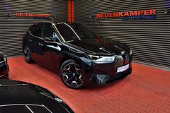 Fahrzeugabbildung BMW iX40 xDr. Sport Pano/SkyLounge AHK h/k Laser 22"