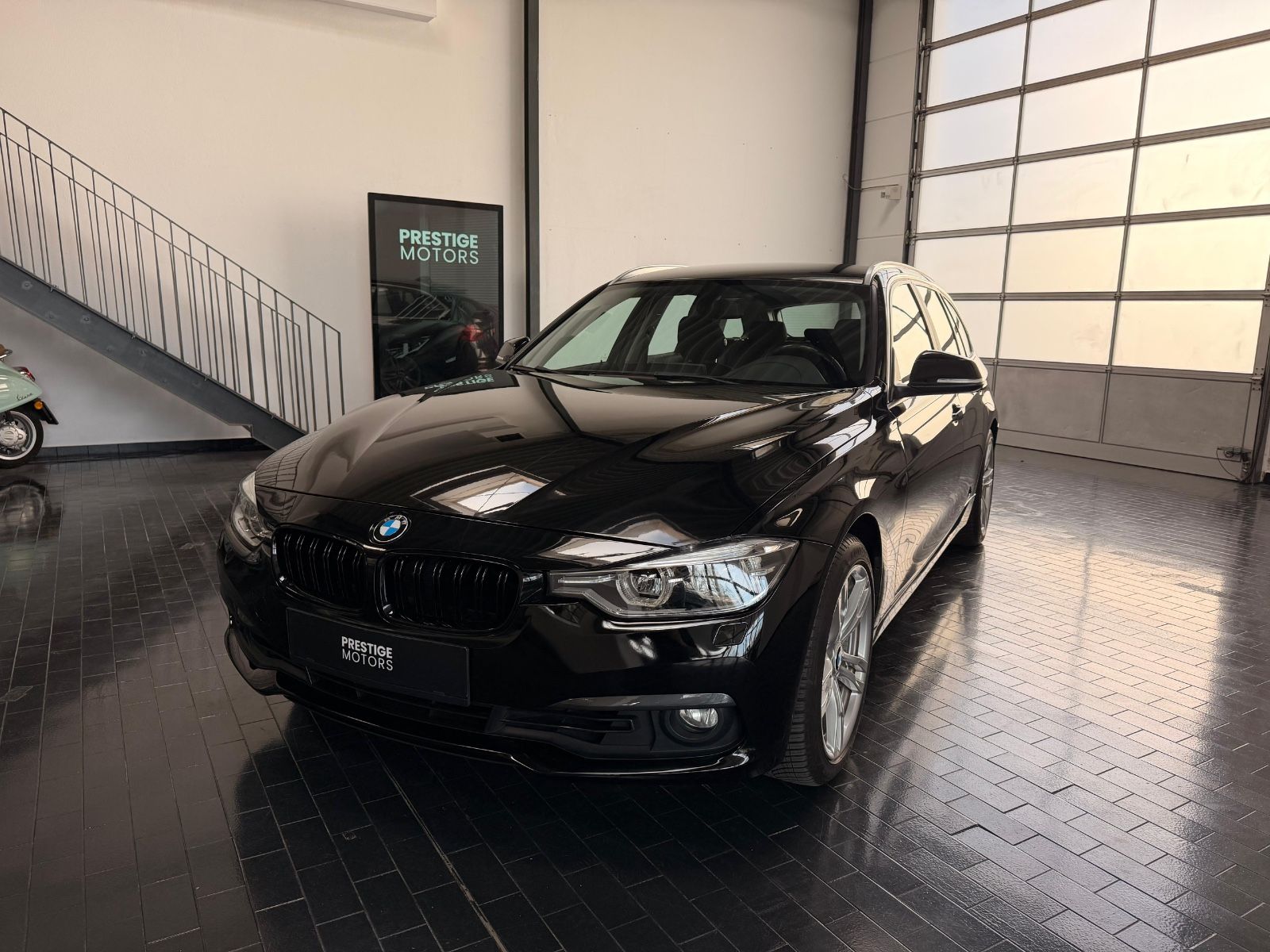 BMW Touring 330i Advantage Sportsitze LED 19" AHK