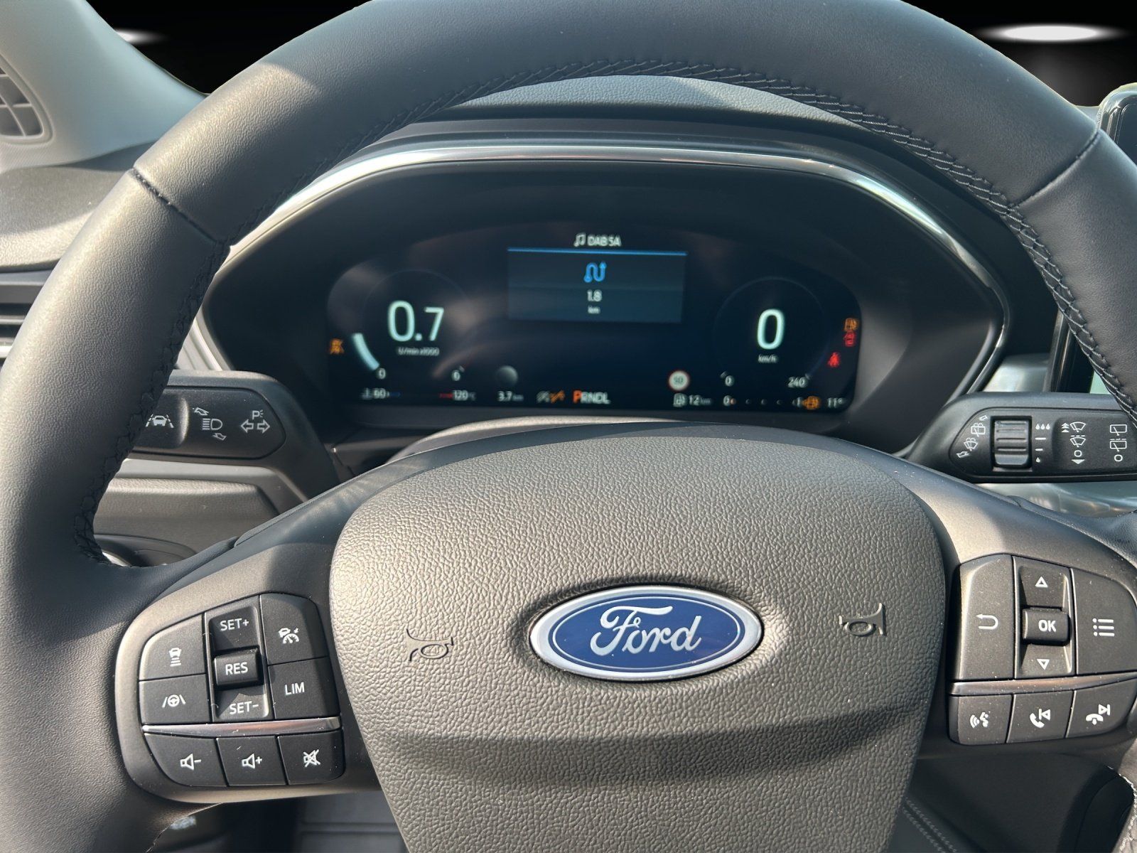 Fahrzeugabbildung Ford Focus Turnier 1,5 DSL Ecoblue  Titanium x Autom.