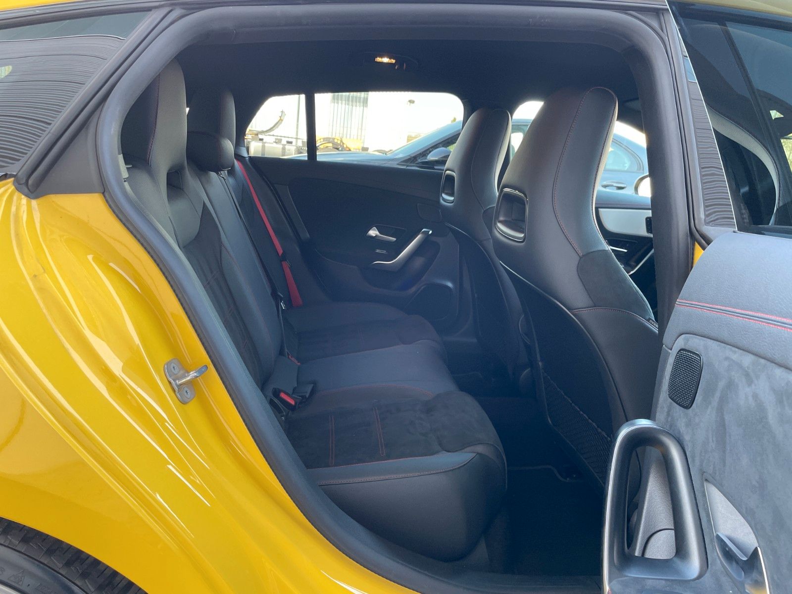 Fahrzeugabbildung Mercedes-Benz CLA 35 AMG 4M SB R-Kamera+Distr+Memory+Aero+MBea