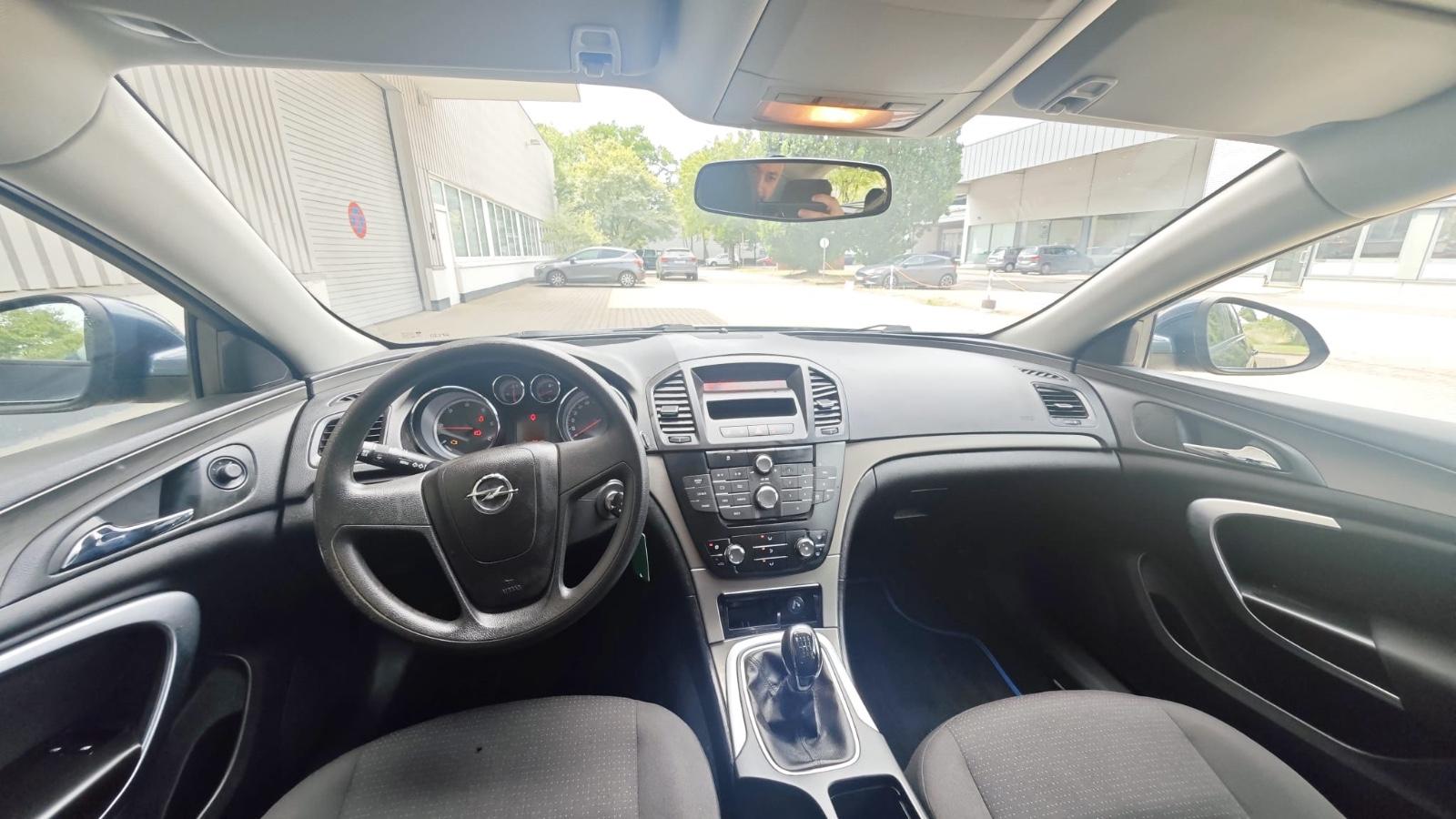 Opel Insignia 2010 — photo 10