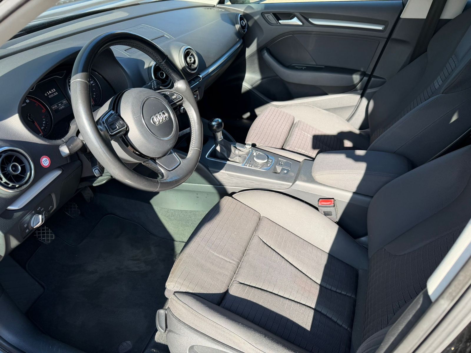 Fahrzeugabbildung Audi A3 Sportback AHK NAVI