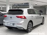 Volkswagen Golf VIII 2.0 TDI Active LED ACC NAVI PDC LHZ - VW Golf Gebrauchtwagen in Bremen