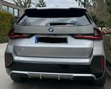 BMW iX1 xDrive30 - - silberne BMW iX1