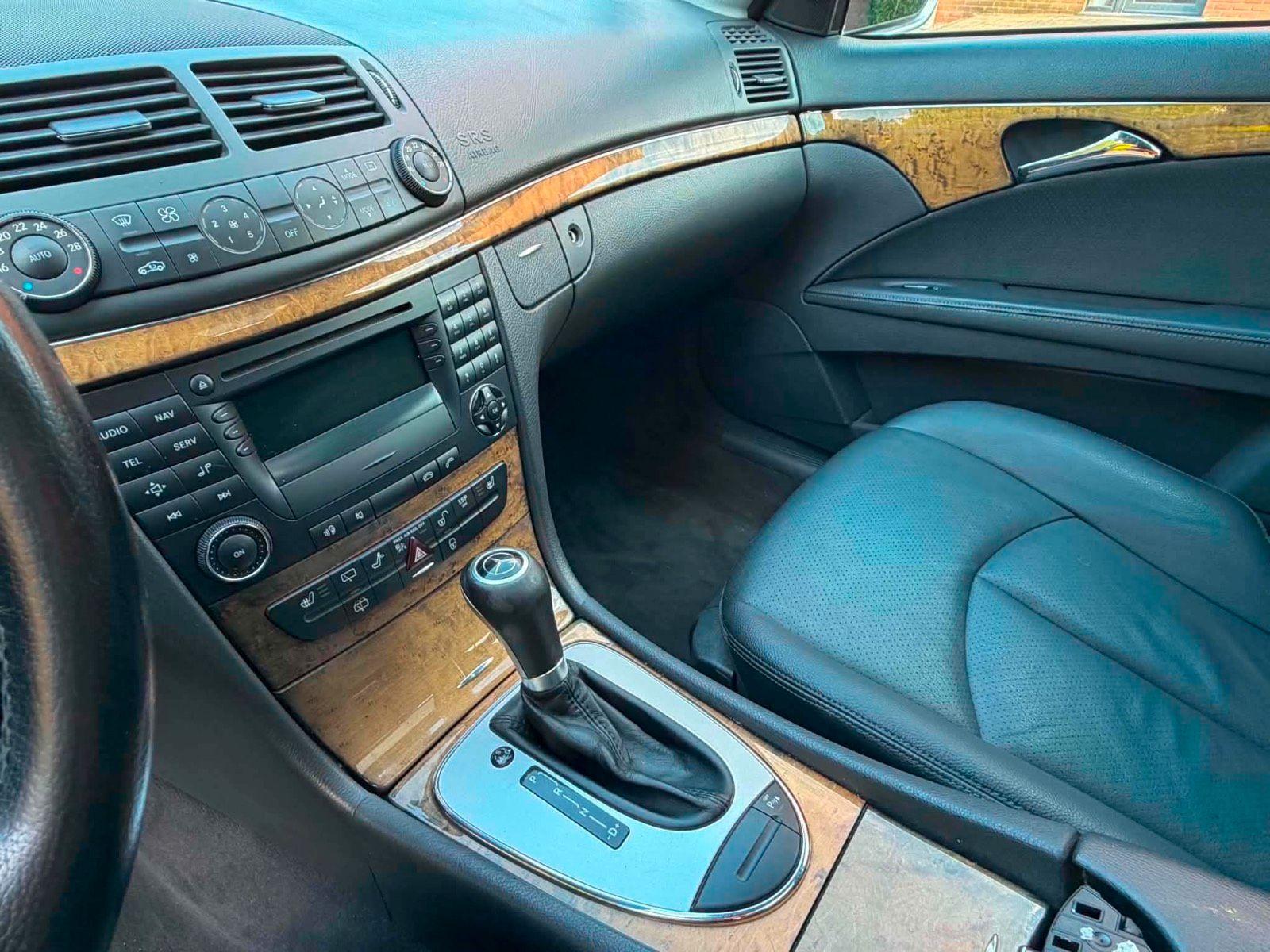 Mercedes-Benz E320 2006 — photo 8