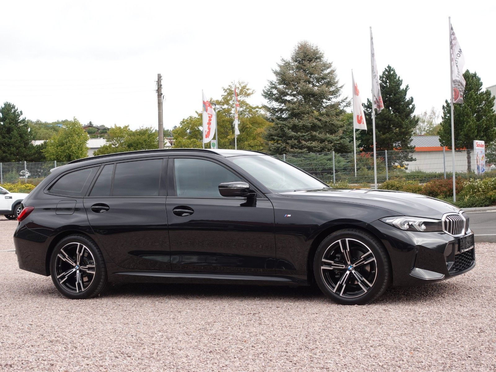 Fahrzeugabbildung BMW 318i Touring Aut. M Sportpaket Comf./Entert./HiF