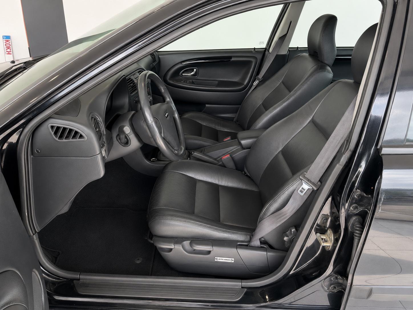 Volvo V40 2004 — photo 8