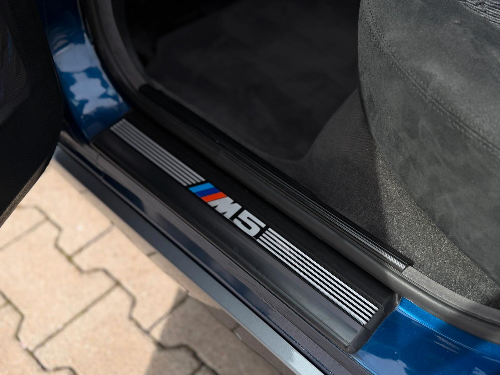 BMW M5 3.8 6 gang AVUS BLAU, 1 of 404