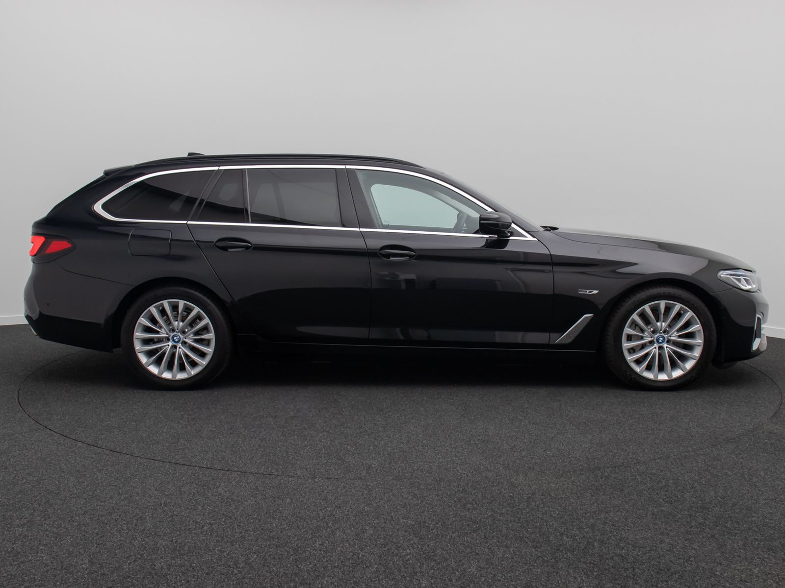 Fahrzeugabbildung BMW 530e Luxury Line Panorama Kamera Laser HUD DAB