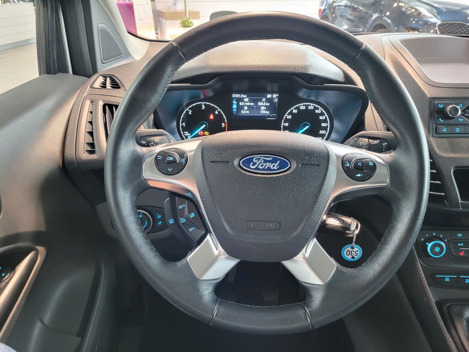Fahrzeugabbildung Ford Grand Tourneo Connect Sitzheiz., Klima