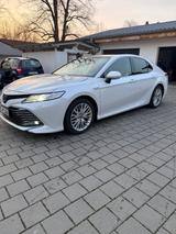 Toyota Camry 2,5-l-VVT-i Hybrid Luxury Auto voll  - Toyota Camry mit Benzin-Antrieb: Limousine