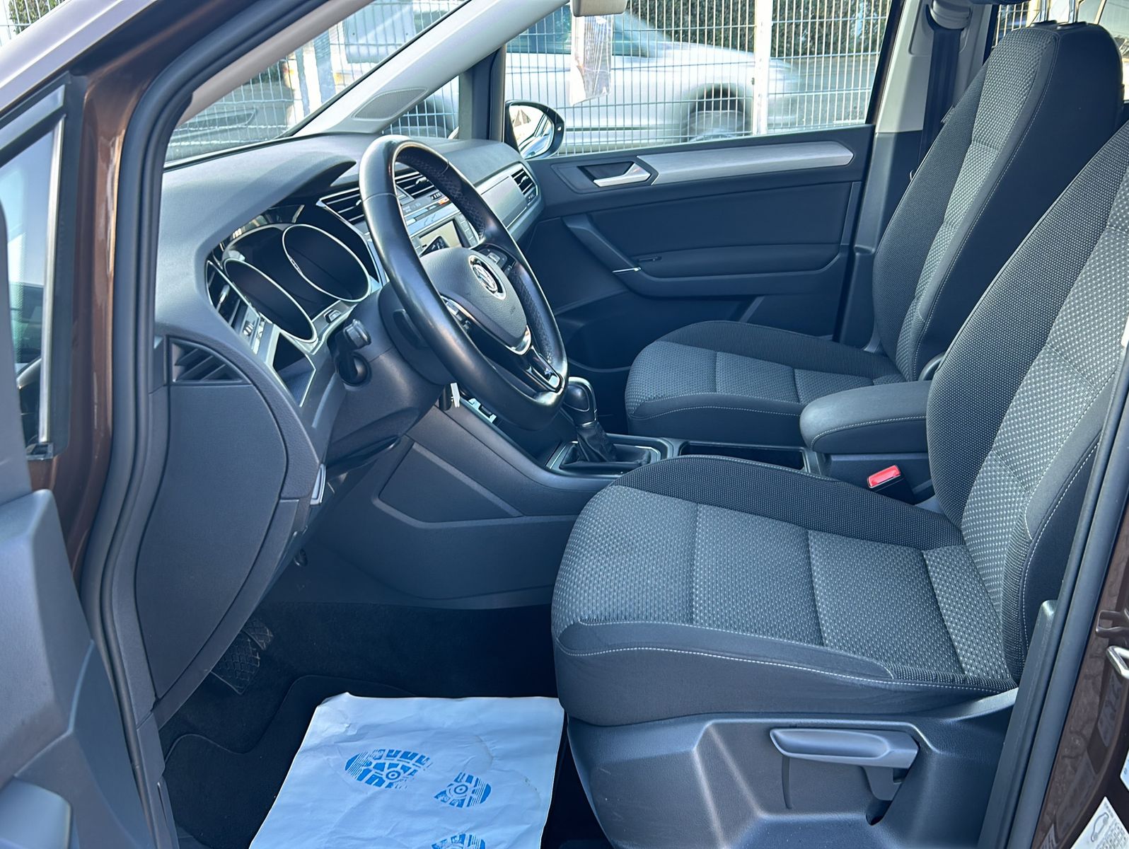 Fahrzeugabbildung Volkswagen Touran 1,4 TSI Comfortline 7 Sitzer