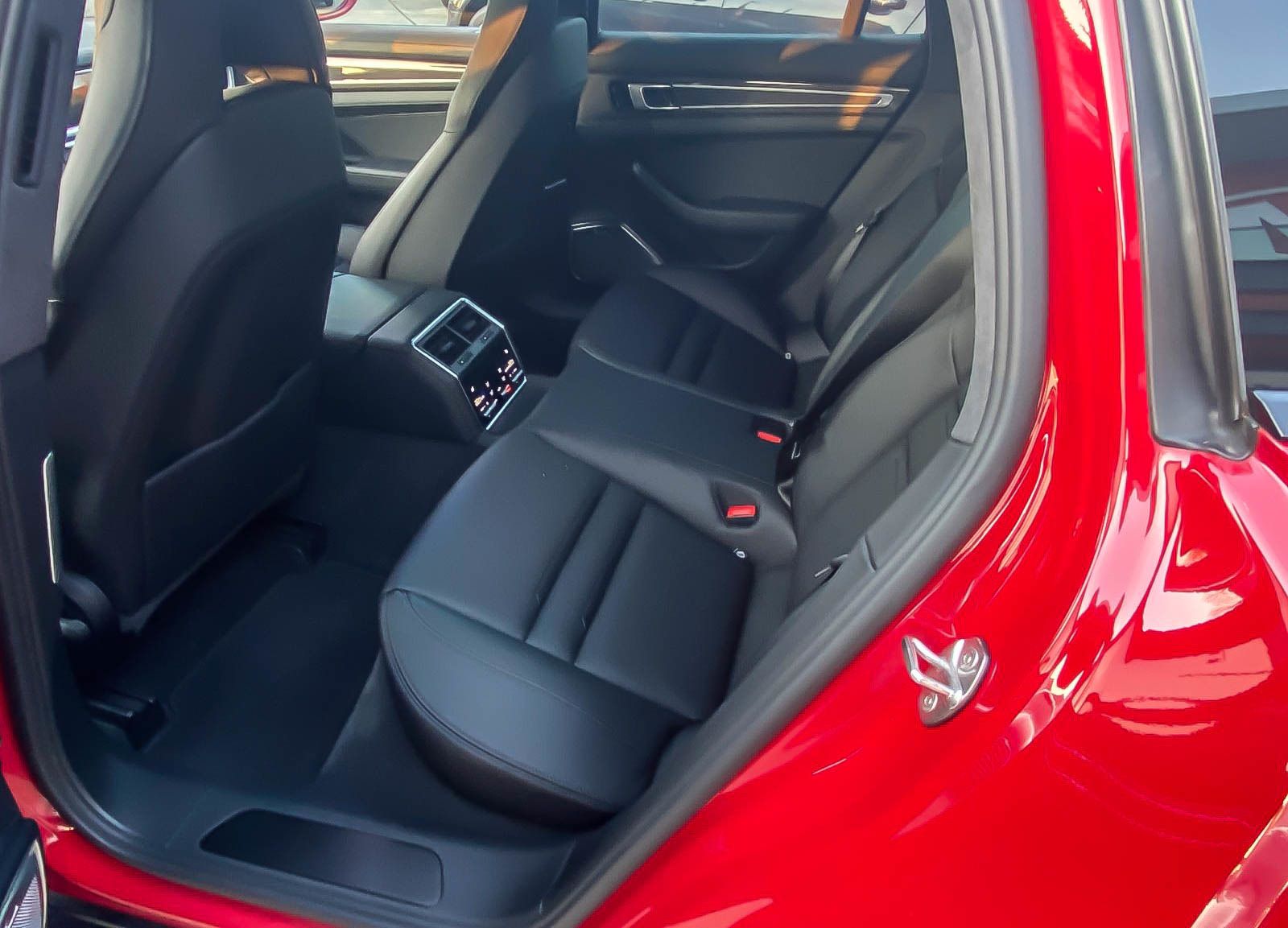 Fahrzeugabbildung Porsche Panamera SportTurismo GTS 4.0 NIGHT VISION ANHZV