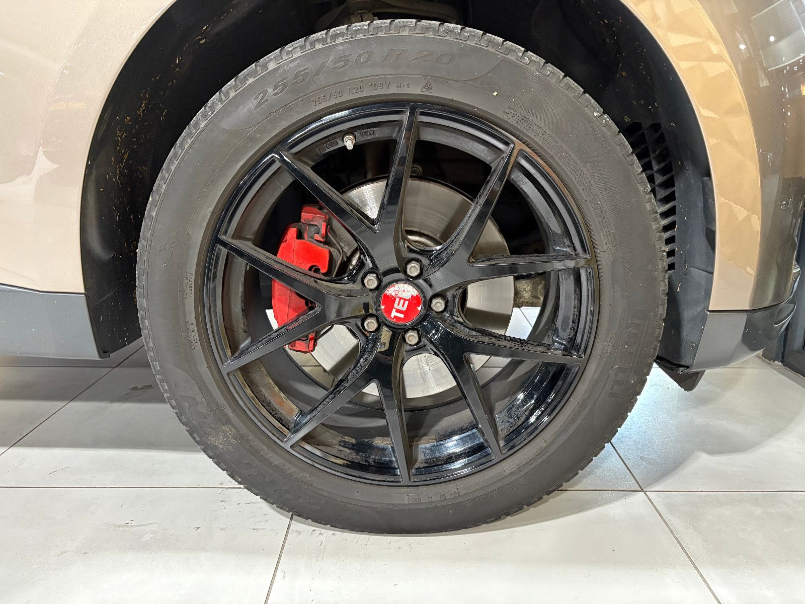 Fahrzeugabbildung Jaguar F-PACE Pure AWD/HEAD-UP/NAVI/PDC/SOUNDSYSTEM