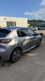 Peugeot 208 PureTech 130 EAT8 Allure Pack Allure Pack - Peugeot 208 von privat