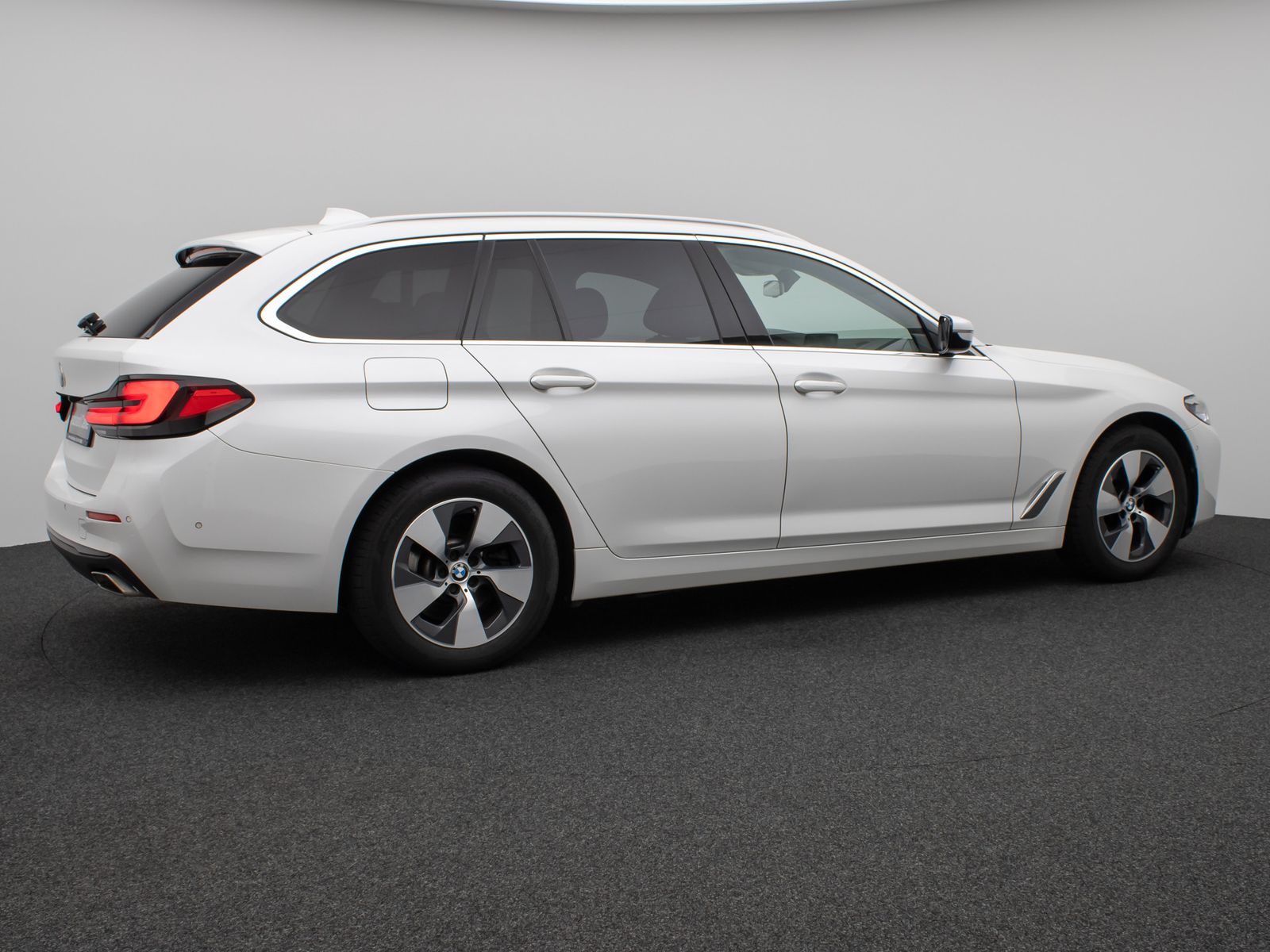 Fahrzeugabbildung BMW 520d Kamera DAB CockPitPlus Alarm Sport LED