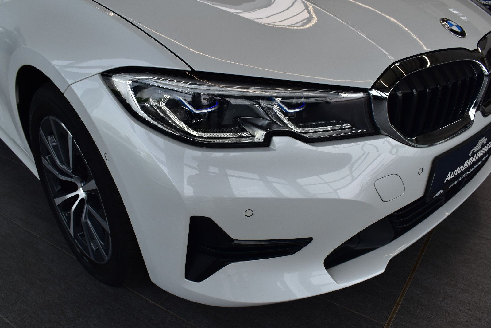 BMW 320d Touring Aut. Advantage Laser~Pano~LiveC~HUD foto 20