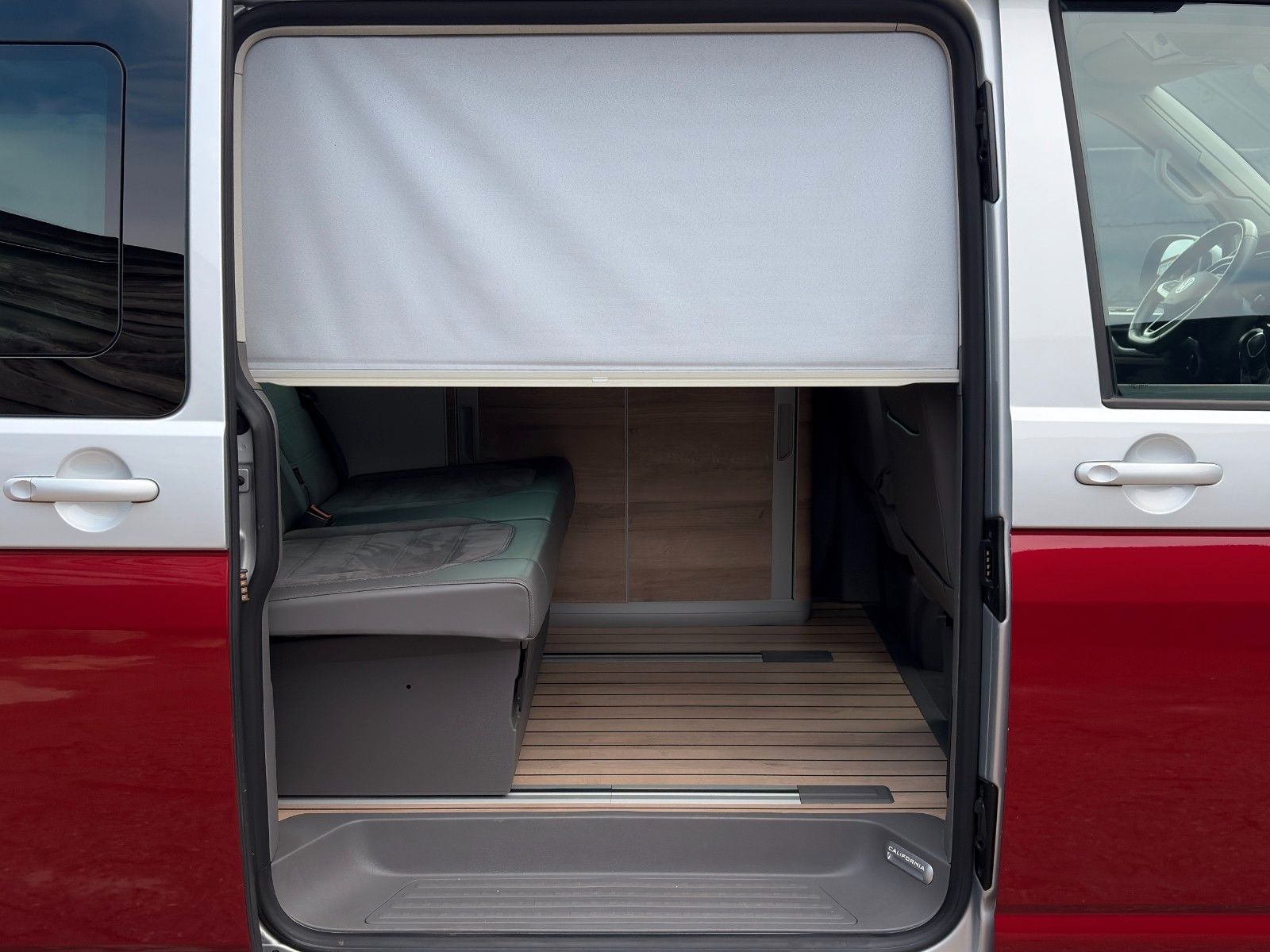 Fahrzeugabbildung Volkswagen T6.1 California Ocean 2.0 TDI Hub Küche Markise