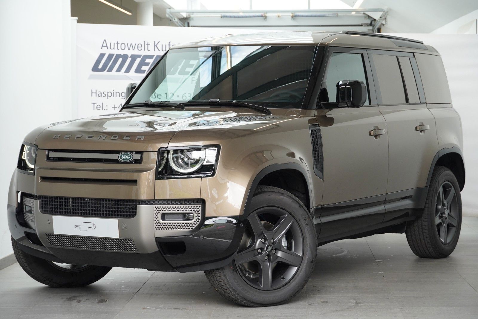 Land Rover Defender 110 D250 Hard Top X-Dynamic SE foto 1
