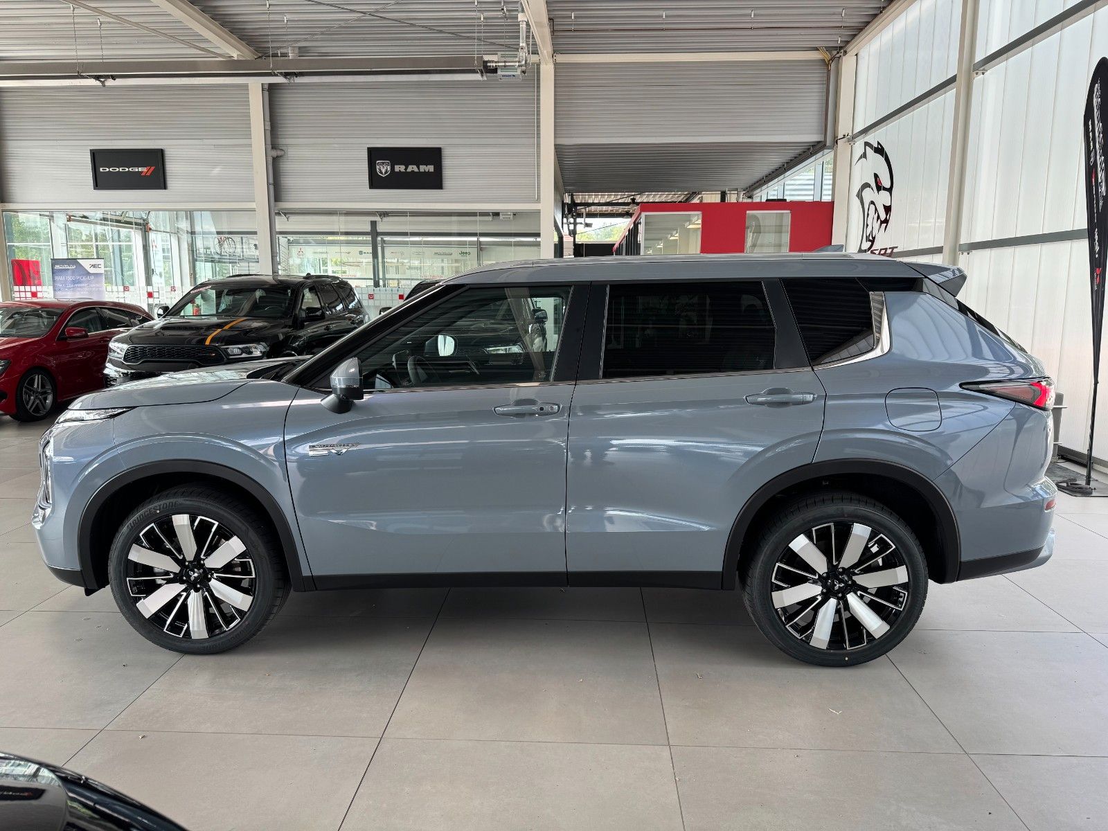 Fahrzeugabbildung Mitsubishi Outlander 2.4 PHEV 4WD Select