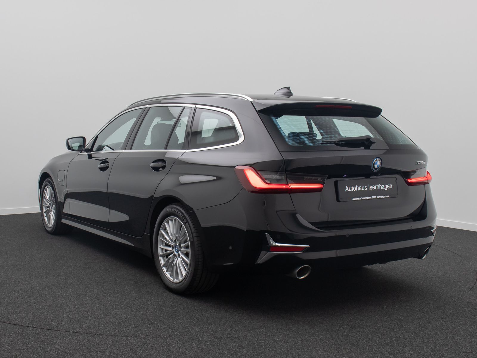 Fahrzeugabbildung BMW 330e Luxury Line Laser DAB 360°HUD Leder Komfort