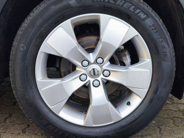 Volvo XC40 Momentum 2WD*AHK*LED*SHZ*Kamera*PDC*