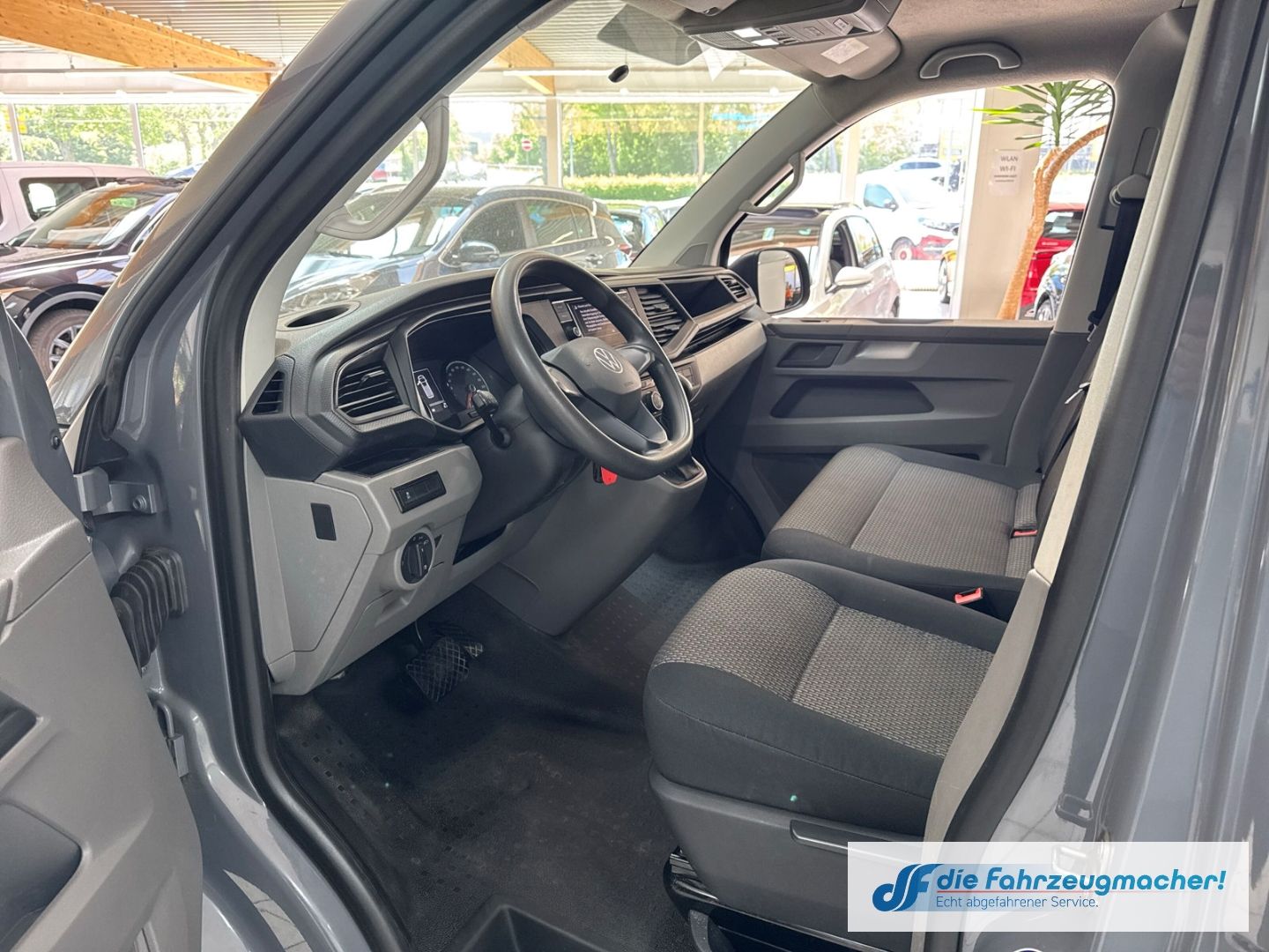 Fahrzeugabbildung Volkswagen Transporter T6.1 Kasten 4MOTION AHK DAB Induktio