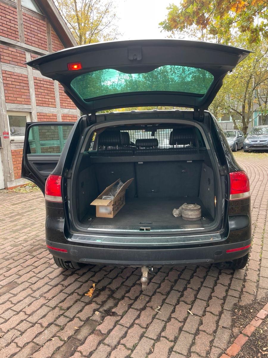 Volkswagen Touareg 2004 — rear view
