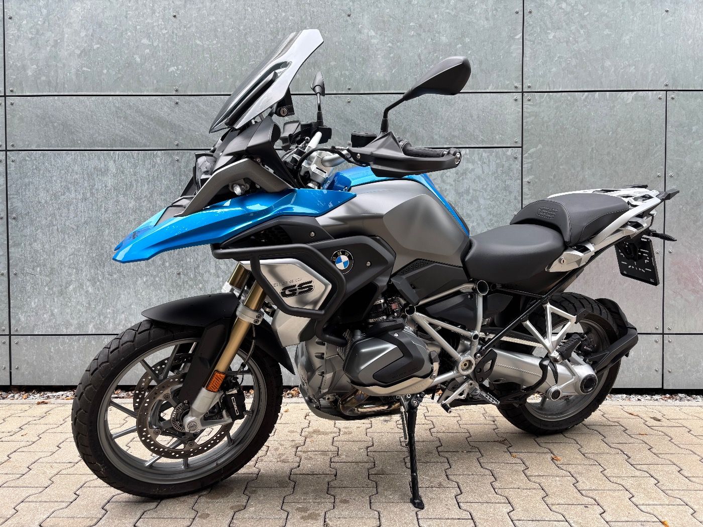 Fahrzeugabbildung BMW R 1250 GS 3 Pakete Akrapovic