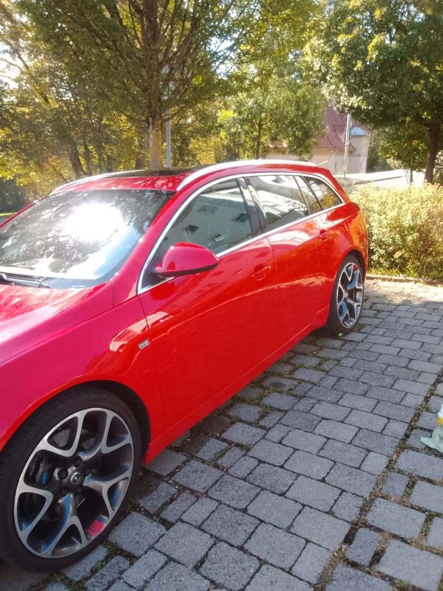 Opel Insignia 2011 — rear view
