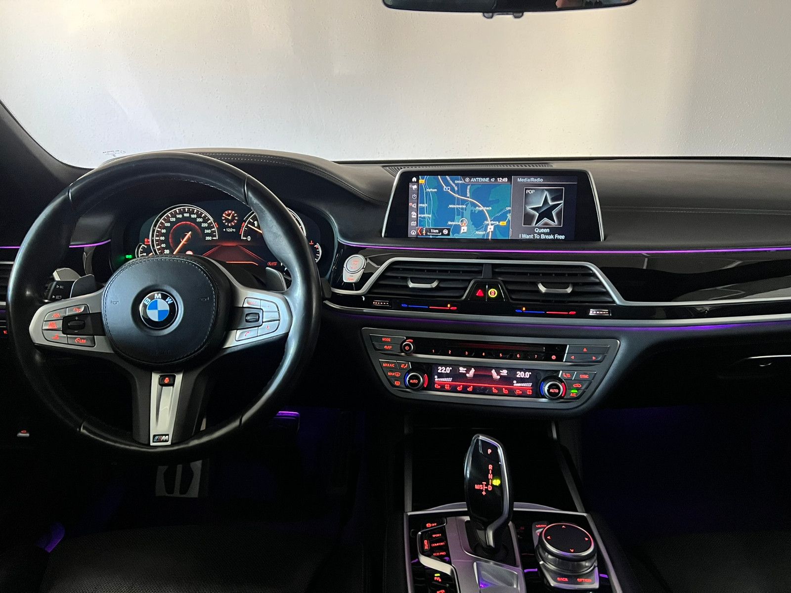 Fahrzeugabbildung BMW 750 d xDrive M SPORT/LASER/TOP VIEW/MASSAGE/19%