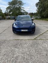Tesla Model Y Standard Range - blaue Tesla Model Y