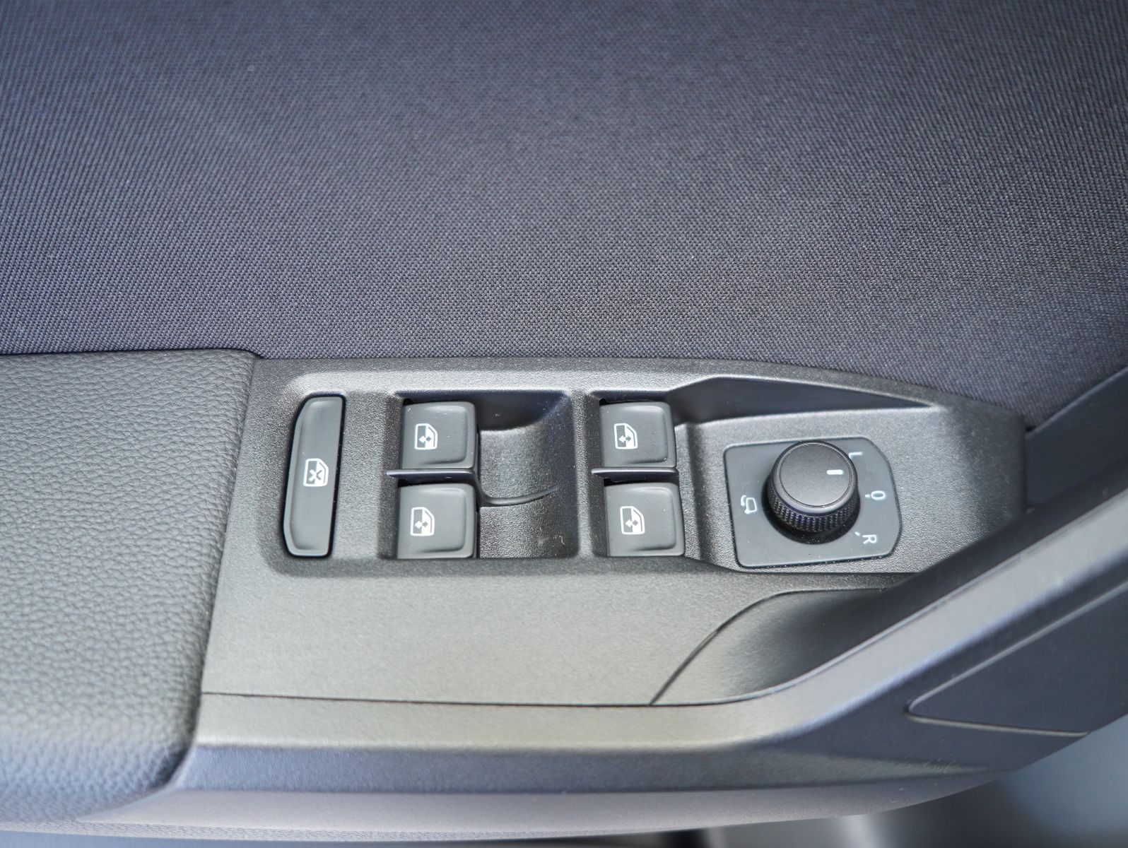 Fahrzeugabbildung SEAT Arona 1.0 TSI FR LED/ACC/KAMERA/VIRTUAL/18"