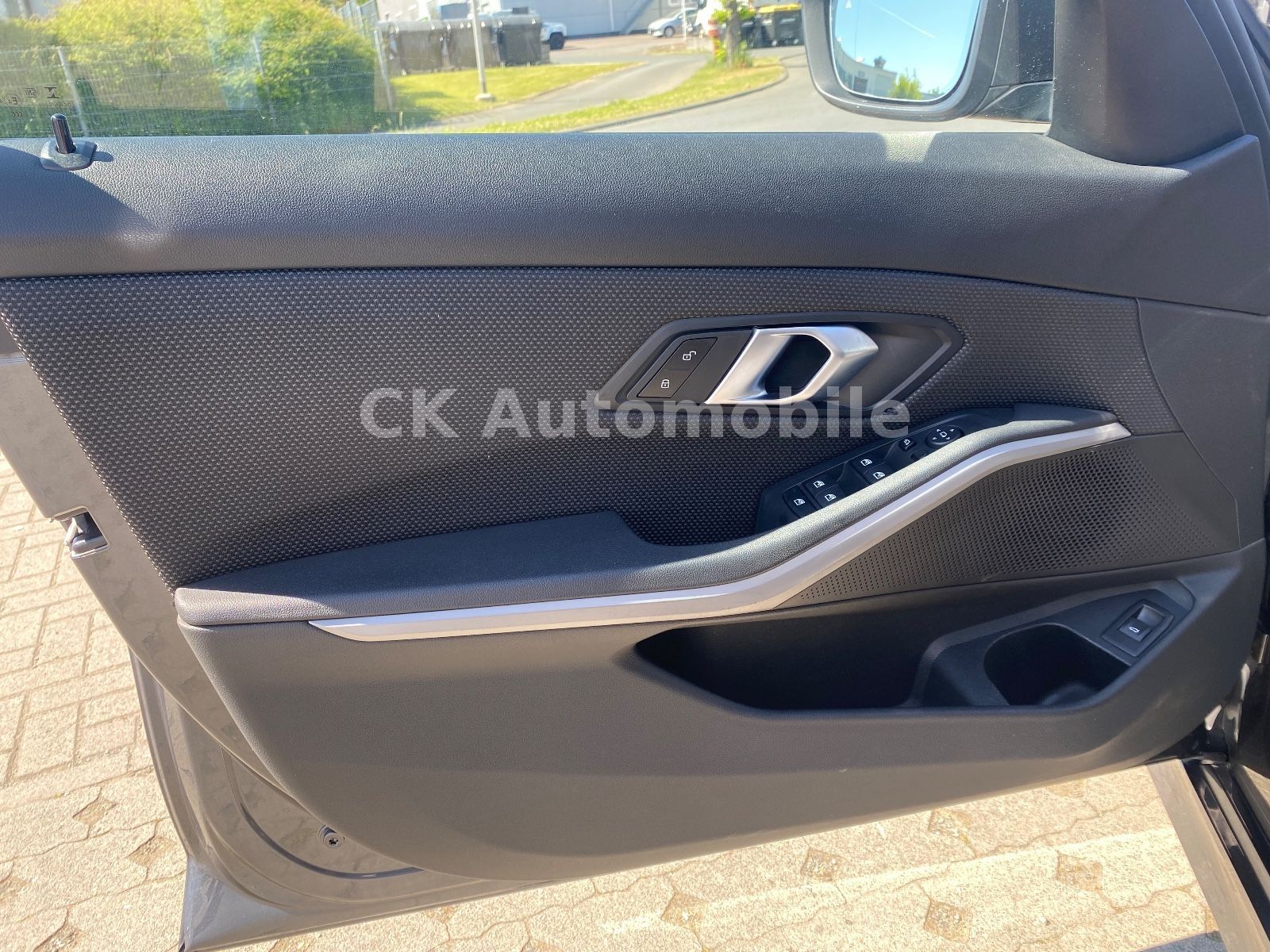 Fahrzeugabbildung BMW 318d Touring Advantage/LiveCockpit/Navi/Laser/AH