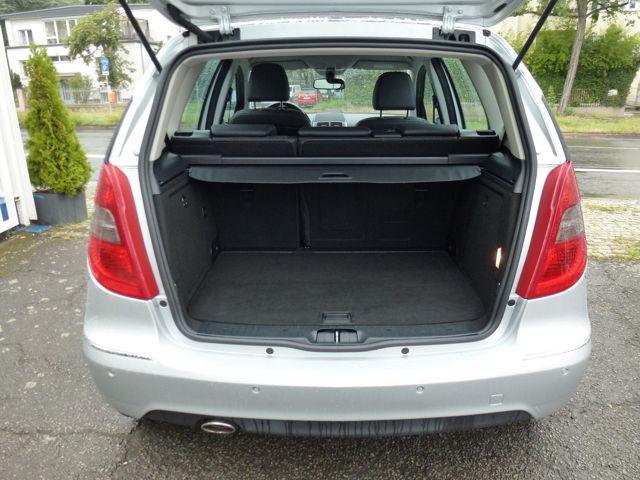 Mercedes-Benz A 180 AVANTGARDE Autom-Klima-78TKM-Sitzheizung