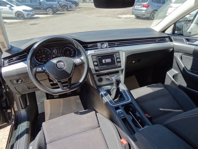Fahrzeugabbildung Volkswagen Passat Variant Comfort/1.Hd/SitzH/AHK/59TKM/150P