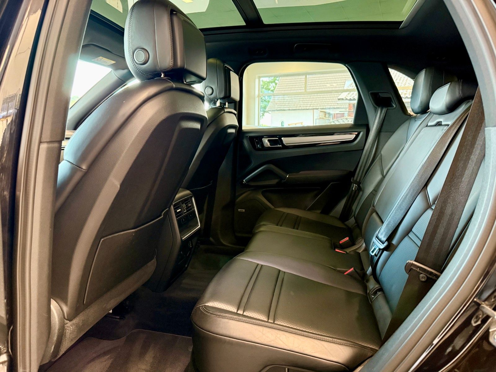 Fahrzeugabbildung Porsche Cayenne S Luftfederung/Panorama/ACC/SportChrono