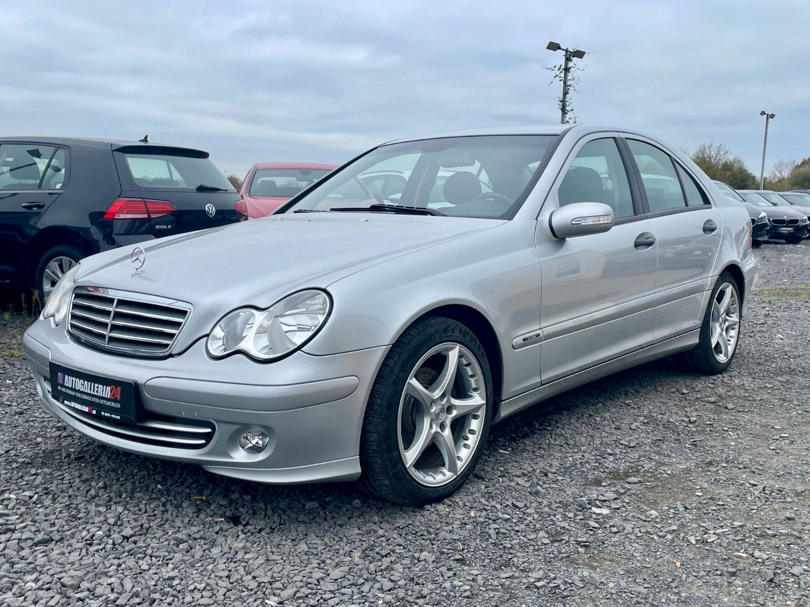 Fahrzeugabbildung Mercedes-Benz C 180 Limo Komp. CLASSIC 17"LMR STEUERKETTE NEU