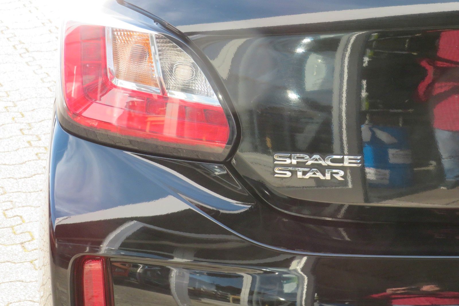 Fahrzeugabbildung Mitsubishi Space Star Edition SITZH. DAB KLIMA GRA ALU 1.HD