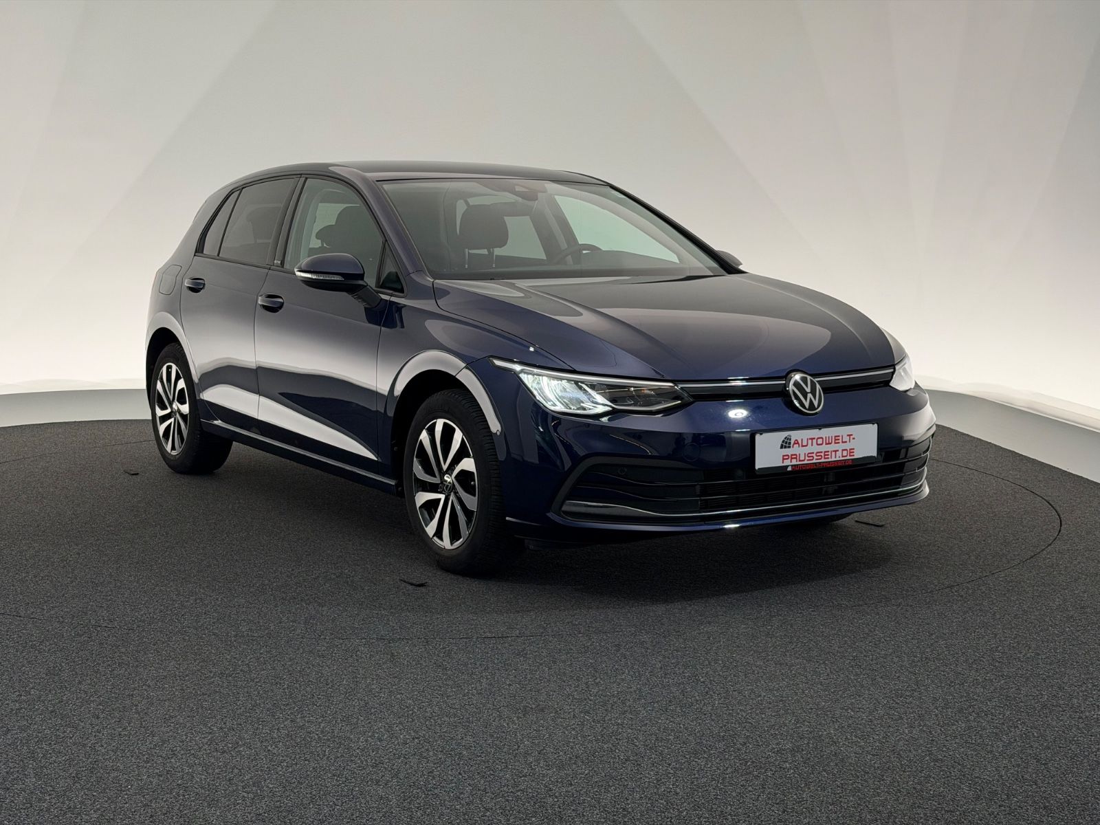 Gebrauchtwagen Volkswagen Golf Golf VIII Lim. 1.0 TSI*ACTIVE*LED-LHZ-SPUR-APP in Horb am Neckar